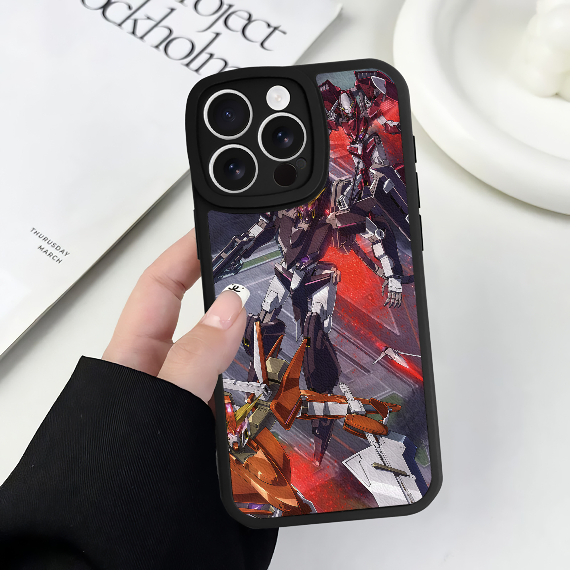 （画像用） 機動戦士ガンダム Mobile Suit Gundam 【iPhone 16シリーズ対応】シリコンスマホケース（レザー調） 材質：シリコン